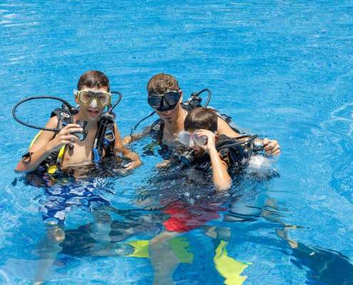 Scuba Diving Introduction in the pool with Ocean Dimensions with The Maldives